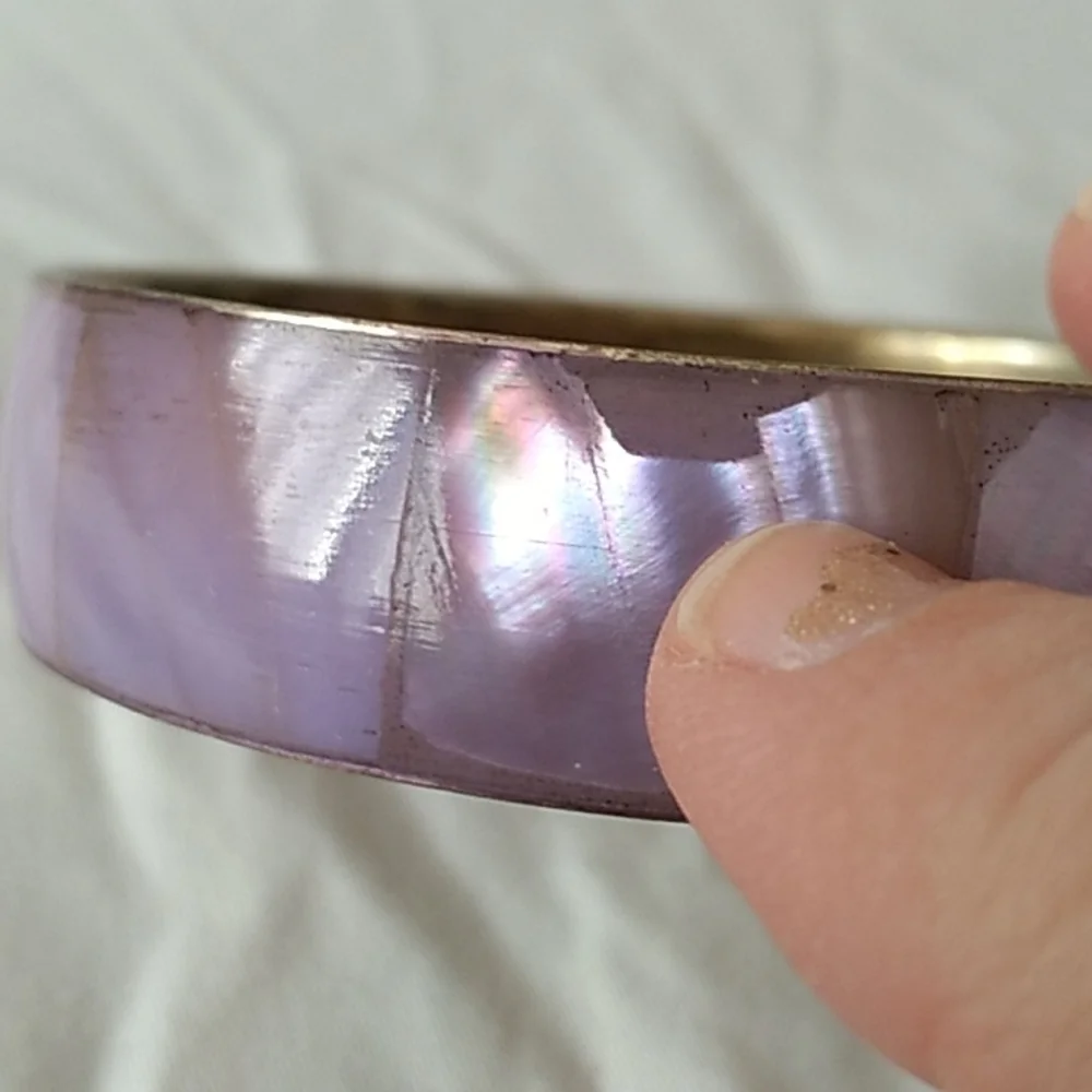 Vintage brass bangle with purple mother of pearl inlay - Picture 5 of 7